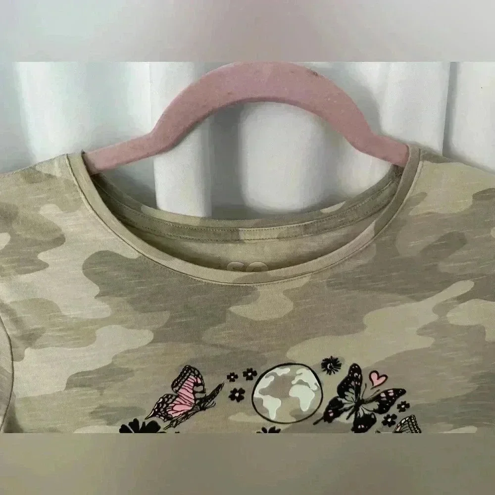 SO Girls Graphic Peace Sign Short Sleeve Camo T-shirt (606)